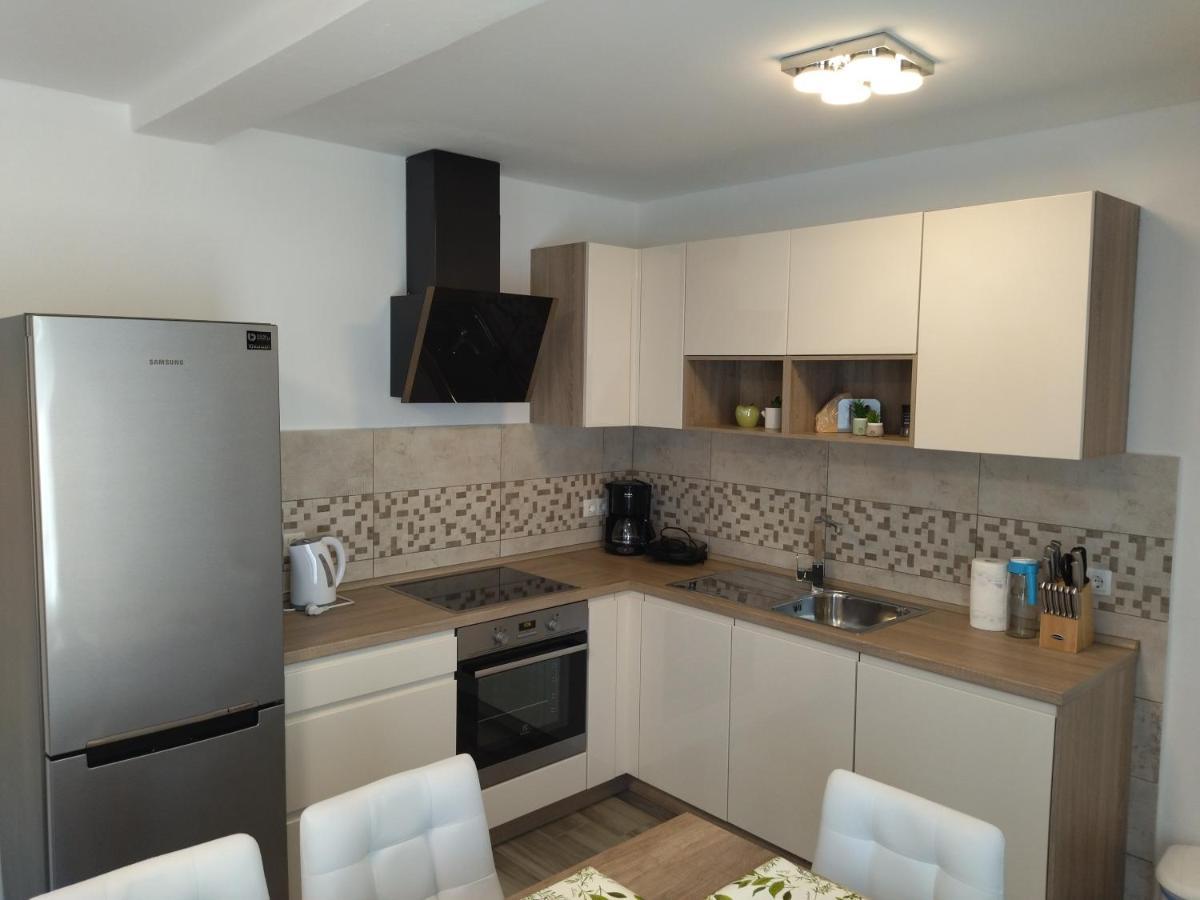 Holiday Apartments Cecilija Супетарска-Драга Экстерьер фото