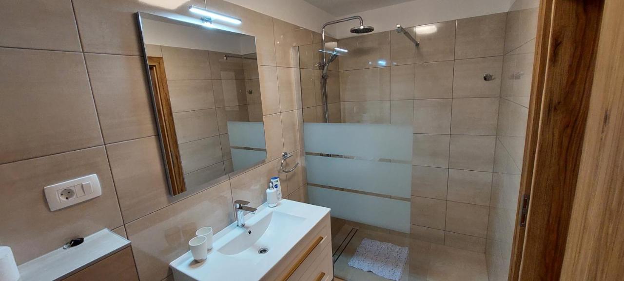 Holiday Apartments Cecilija Супетарска-Драга Экстерьер фото