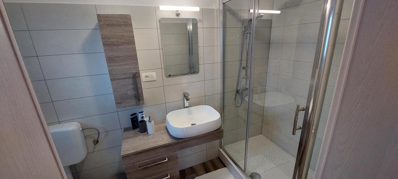 Holiday Apartments Cecilija Супетарска-Драга Экстерьер фото